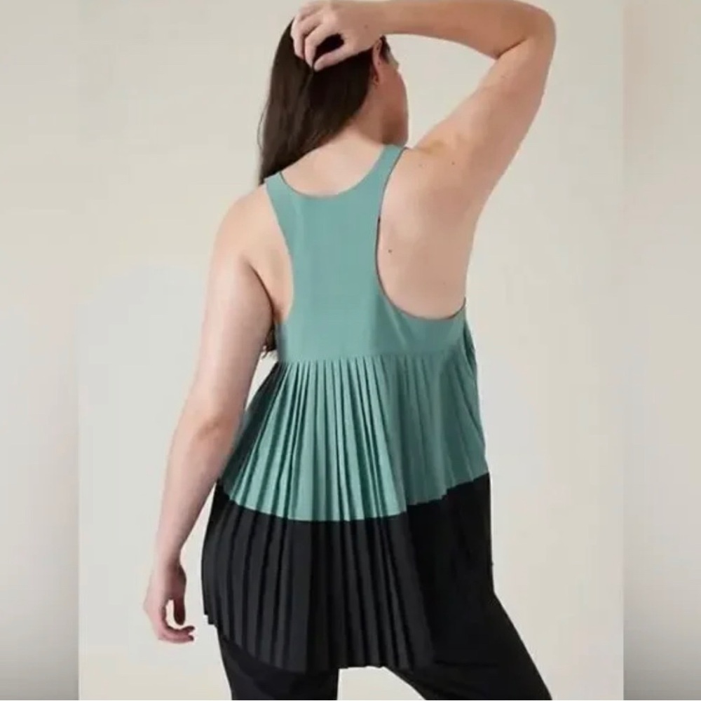 ATHLETA Swing Forward Pleated Tank Size Medium NWOT - Picture 3 of 8